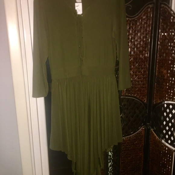 Sold**New Beautiful olive Dress in 1x NWT 💛 - Picture 5 of 5